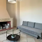Lemon & Light Bright With View And Fireplace