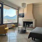 Lemon & Light Bright With View And Fireplace 아파트