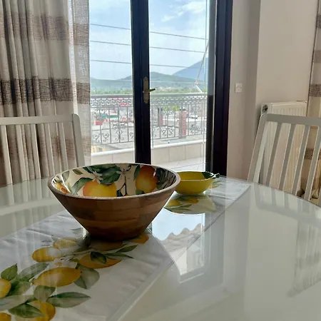 Lemon & Light Bright With View And Fireplace
